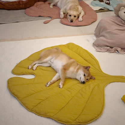 Cozy Leaf Blanket Dog Mat Bed