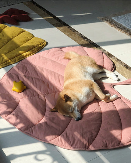 Cozy Leaf Blanket Dog Mat Bed