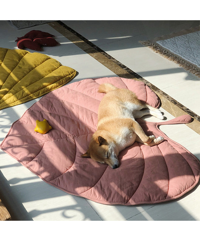 Cozy Leaf Blanket Dog Mat Bed