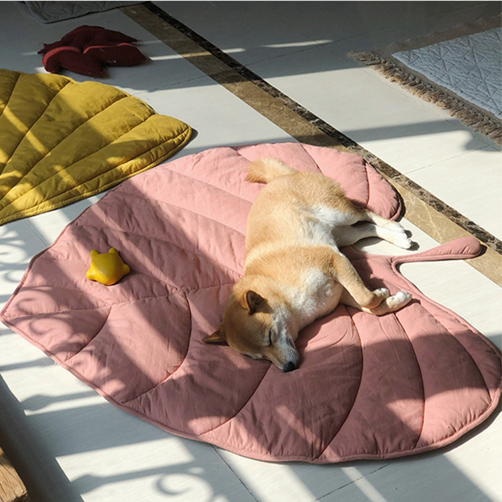 Cozy Leaf Blanket Dog Mat Bed